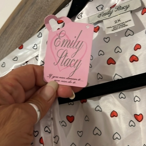 White Robe with Red Heart Pattern - Picture 4 of 6